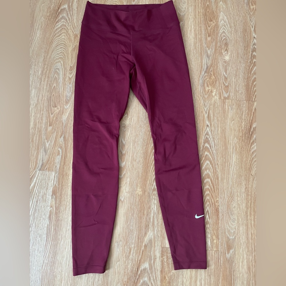 Girls Nike Burgundy dri-fit leggings size Medium great condition